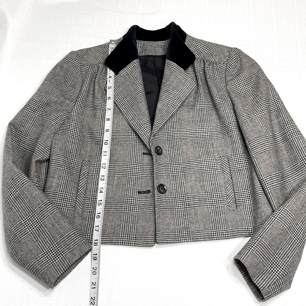 Vintage Kirkland Hall Petite cropped Blazer size small